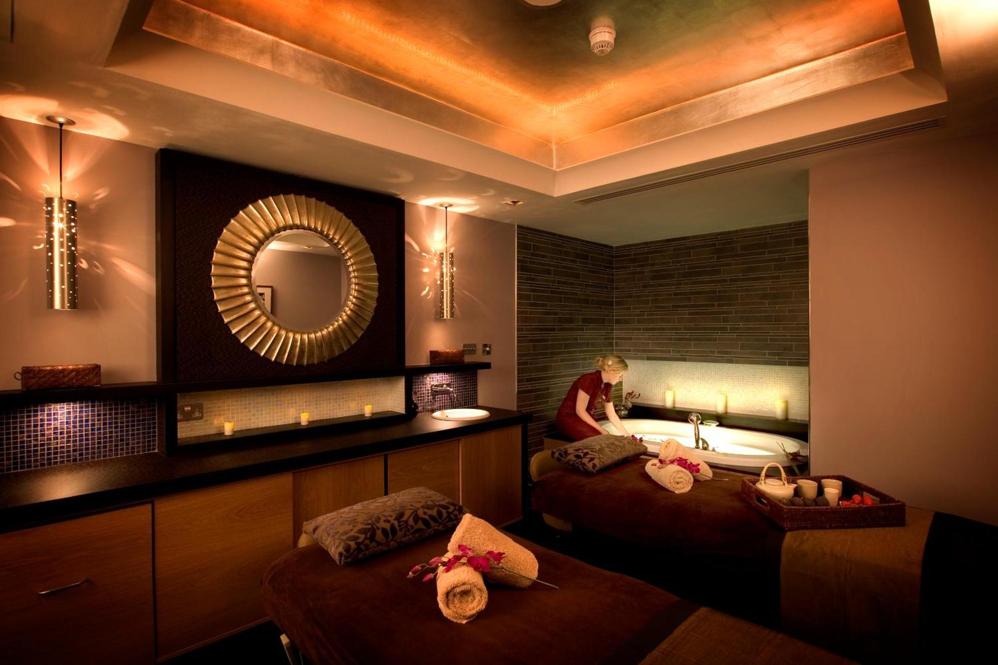 Grosvenor Pulford Hotel & Spa Eksteriør billede